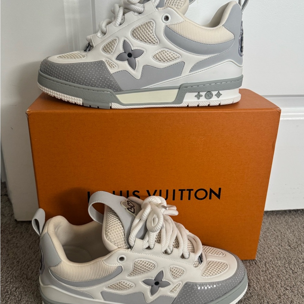 Louis Vuitton Gray ( size 43 )